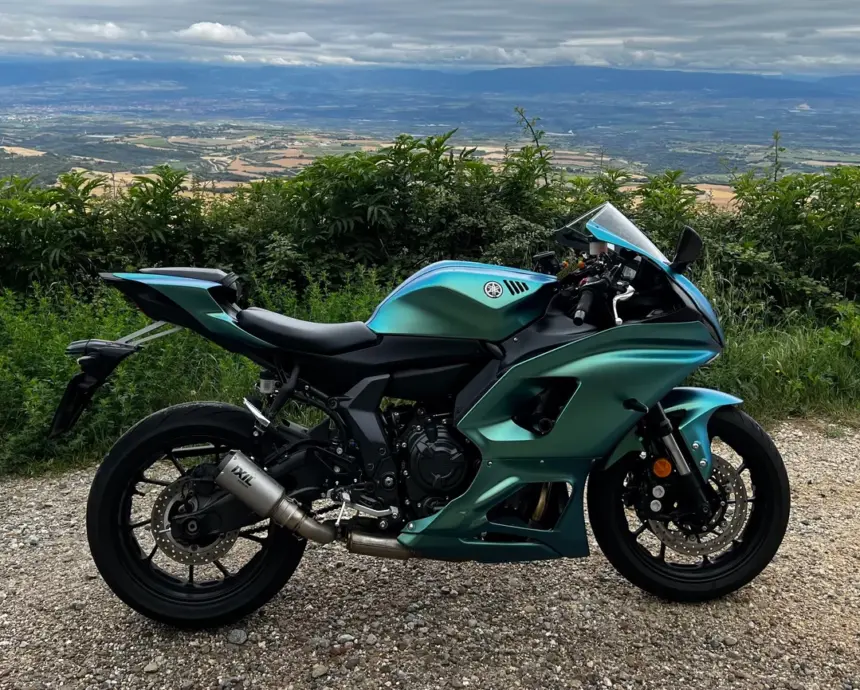 Yamaha R7